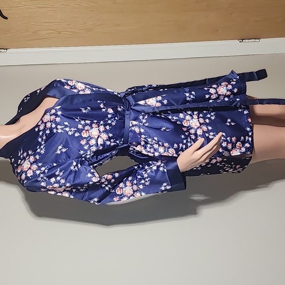 Morgan Lane Robe Navy Floral Polyester Pockets Waist Tie Women's S/M NEW - Picture 3 of 9
